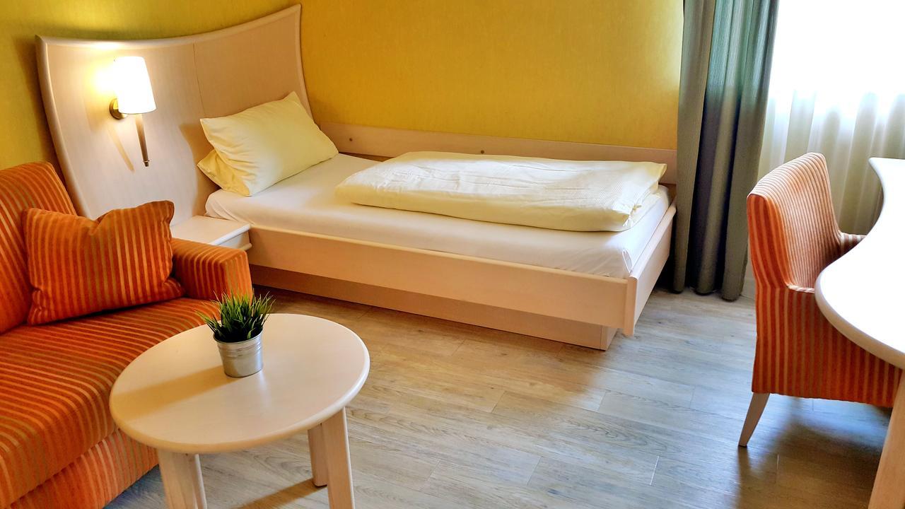 Landgasthof Zum Stern Hotell Hünfeld Exteriör bild